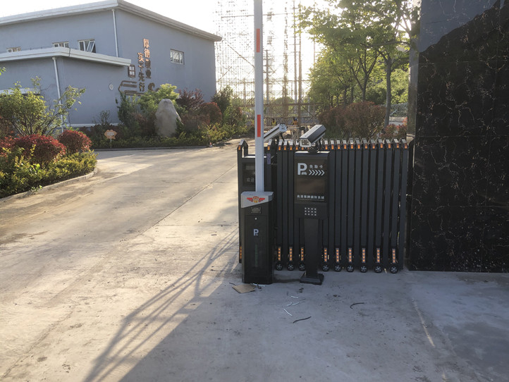 即墨區中鐵十局、車牌識别、電動門